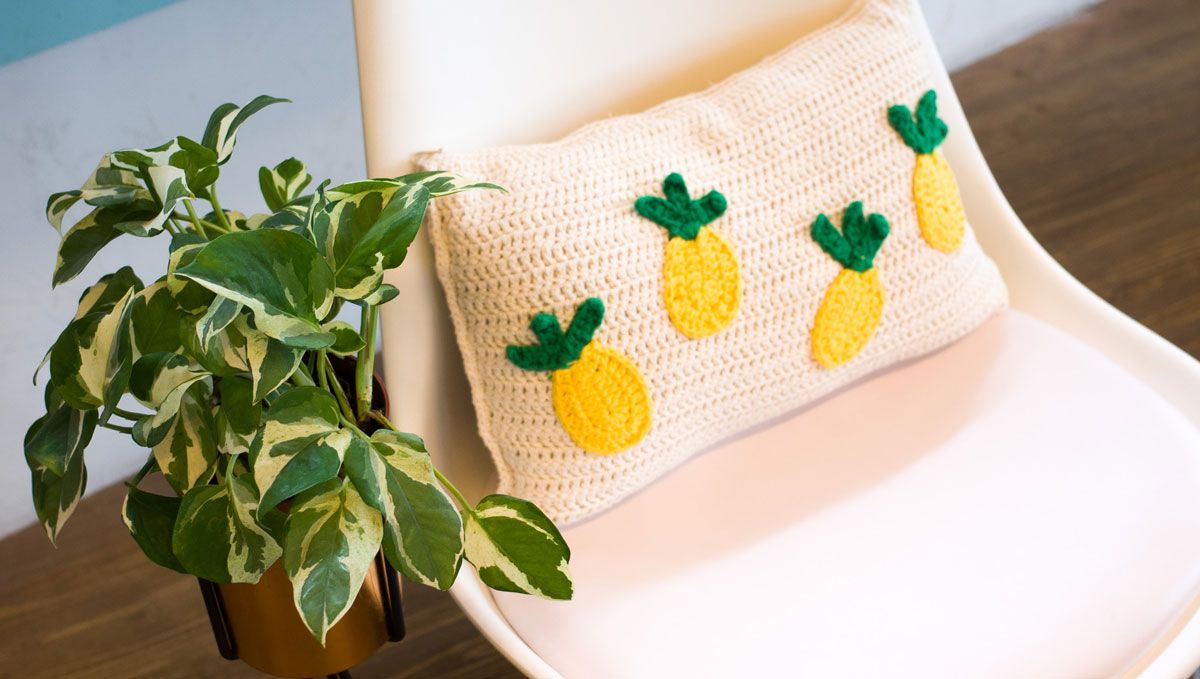 1200_pinneaple-pillow